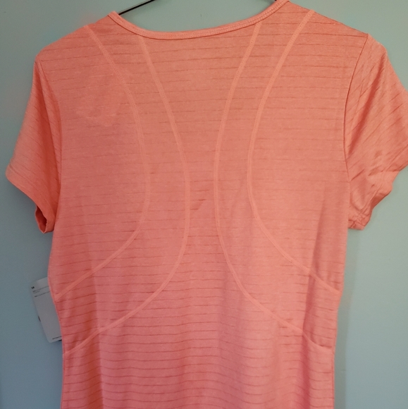 NWT Reebok Dynamic SS Top - Picture 6 of 6